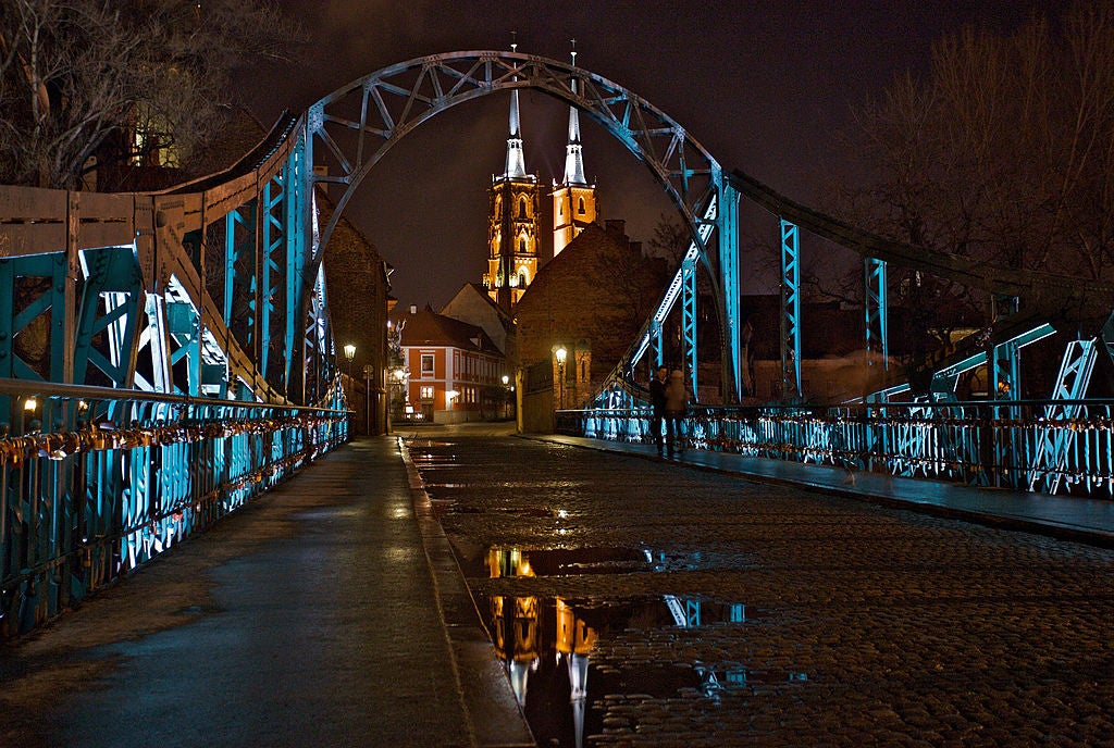 Wrocław: A bridge between history and technology