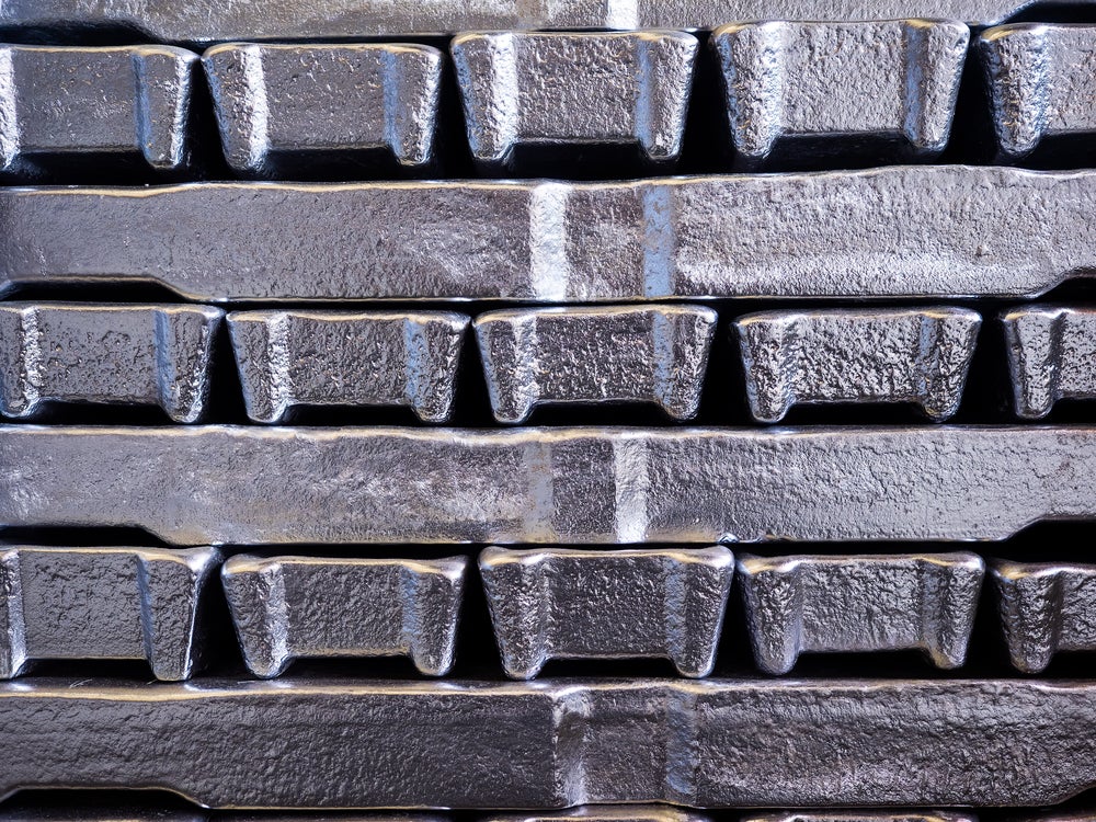 London aluminium hits 10-year high on supply worries