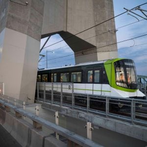 Montreal-overhead-train