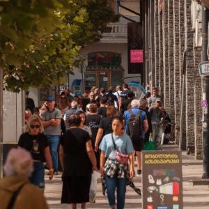 Georgia-street-shoppers