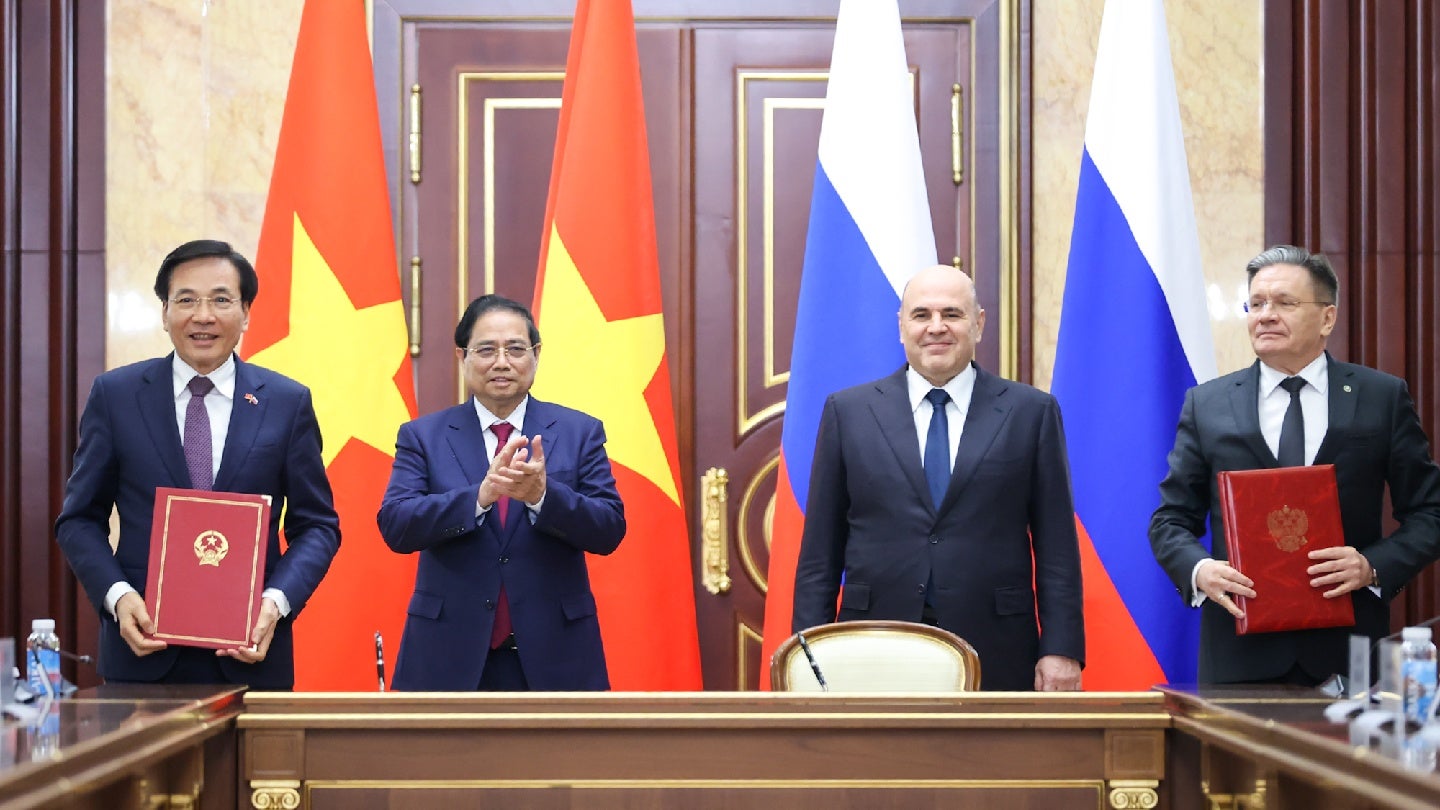 Vietnam signs agreement with Russia for nuclear power plant construction